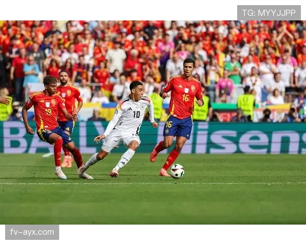 21岁新星闪耀绿茵场，破多项纪录引足坛瞩目